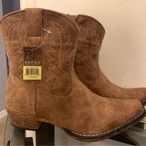 Roper Tan Leather Western Boots